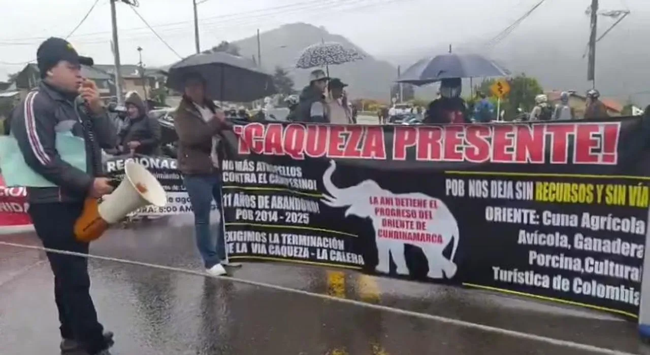 Cierre vía La Calera - Bogotá por manifestación. 